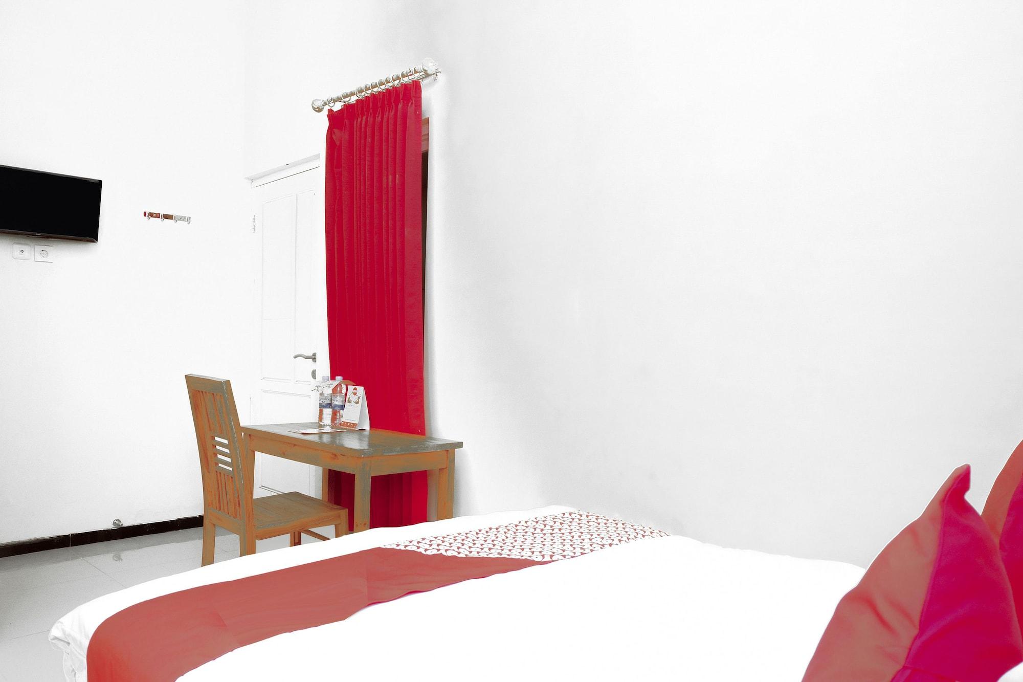 Oyo 314 Emas 23 Guest House Syariah Malang Exterior photo