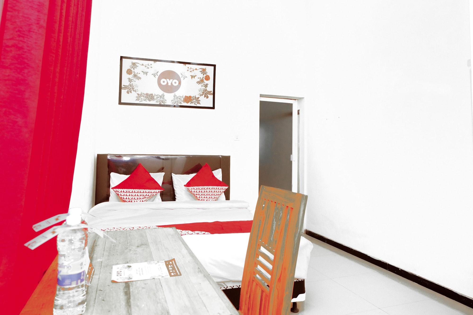 Oyo 314 Emas 23 Guest House Syariah Malang Exterior photo