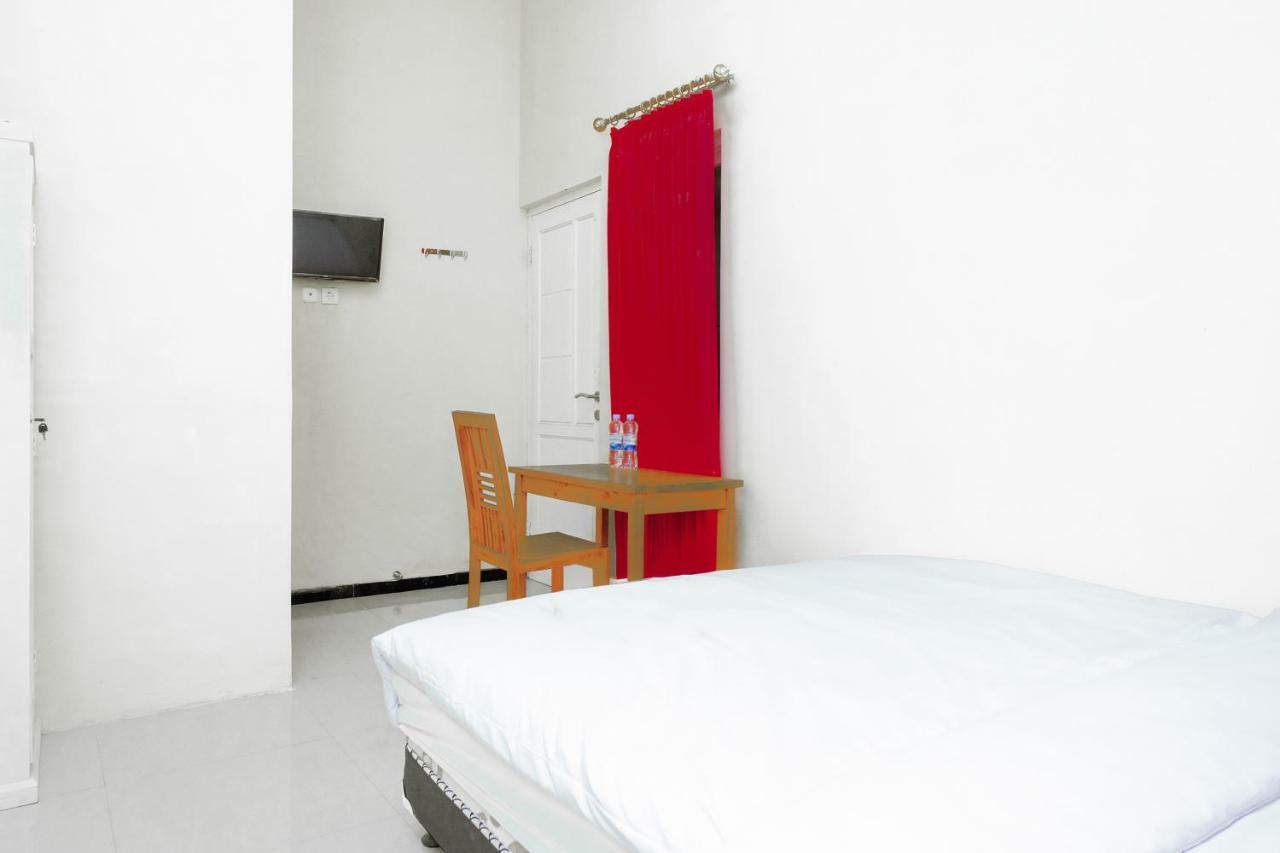 Oyo 314 Emas 23 Guest House Syariah Malang Exterior photo