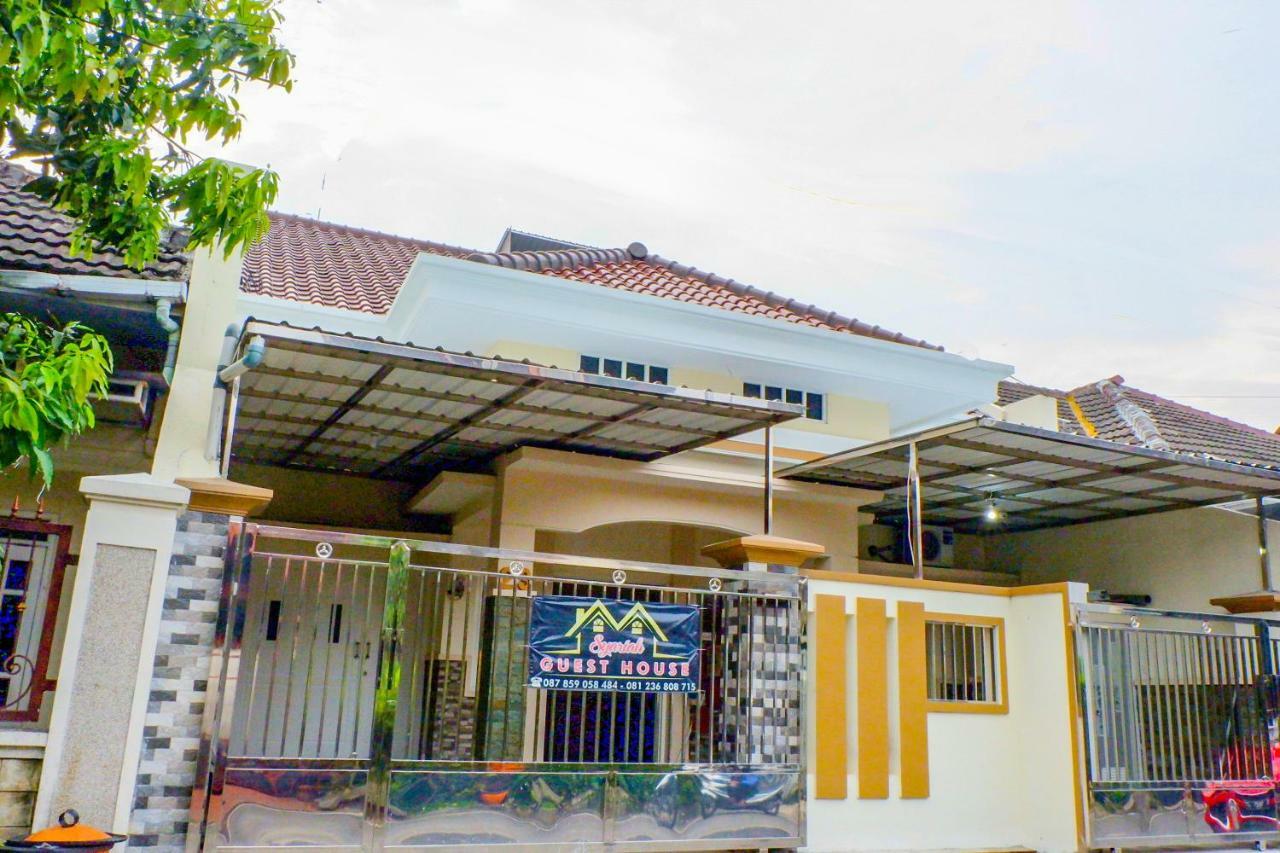 Oyo 314 Emas 23 Guest House Syariah Malang Exterior photo