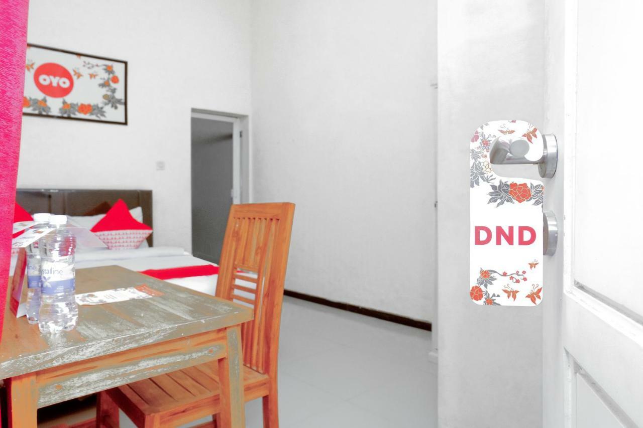Oyo 314 Emas 23 Guest House Syariah Malang Exterior photo